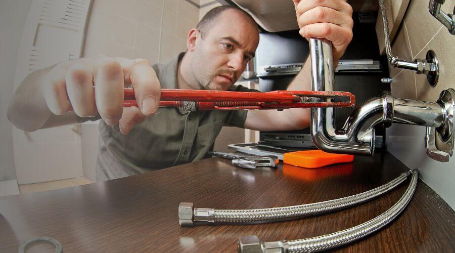 Expert burst pipe repair services in Goliad, TX